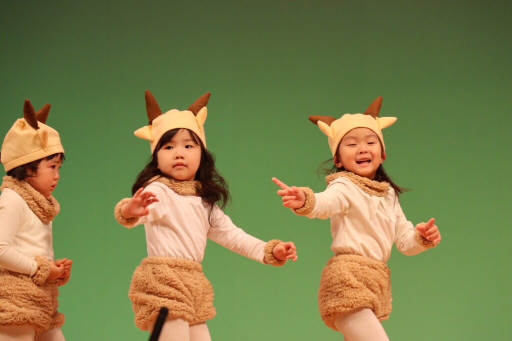 3歳児 さくらんぼ組による舞踊劇