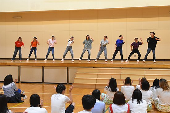 将来、幼稚園や保育園などで、子どもたちと一緒に踊ったり、子どもたちに見せることを意識して創作したので、見ていた学生から「可愛い！」の声が聞こえてきていました。