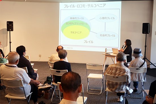 2020年8月27日、青森市中心市街地の新町にある青森商工会議所内のAOMORI STARTUP CENTERで、2020年度まちなかキャンパスミニ公開講座の第2回を開催しました。