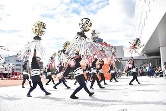 経営法学部の学生は、纏振りを担当しイベントに華を添えました。