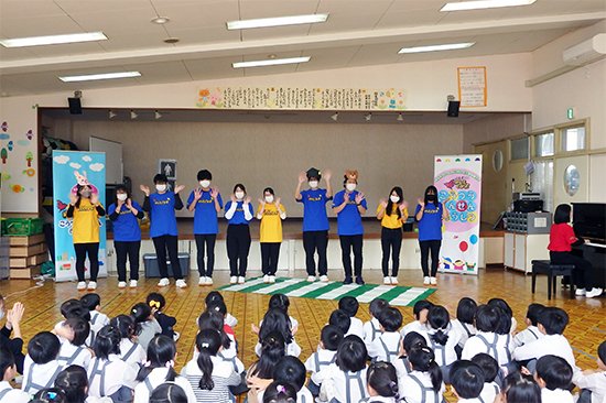 今回で今年最後の公演となりましたが、来年また交通安全教室で園児たちと交流できることを楽しみに、練習に励んで準備していきます。