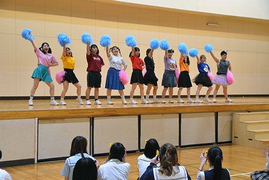 将来、幼稚園や保育園などで、子どもたちと一緒に踊ったり、子どもたちに見せることを意識して創作したので、見ていた学生から「可愛い！」の声が聞こえてきていました。