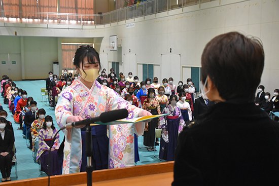 2020年度 青森中央短期大学 学位記・修了証書授与式の様子