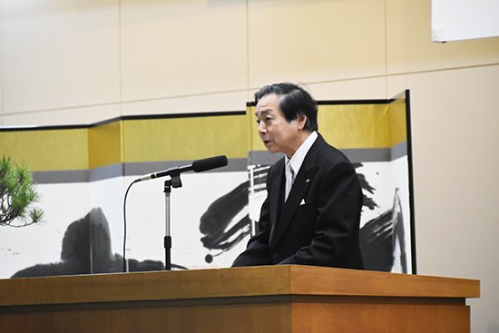 式は、久保薫学長の式辞、石田憲久理事長の祝辞と続いた後、在学生代表による歓迎のことば、最後に、新入生代表による入学生代表宣誓が行われました。