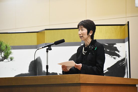 式は、久保薫学長の式辞、石田憲久理事長の祝辞と続いた後、在学生代表による歓迎のことば、最後に、新入生代表による入学生代表宣誓が行われました。