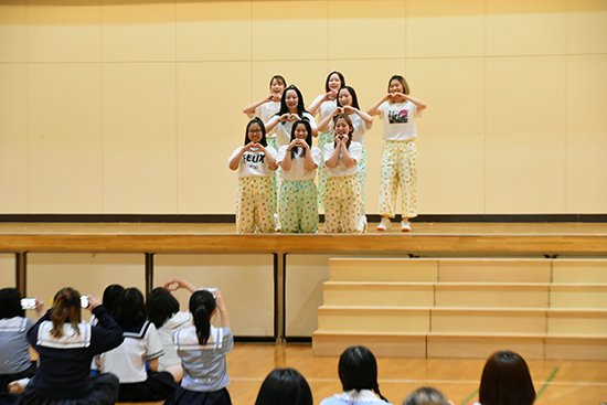 将来、幼稚園や保育園などで、子どもたちと一緒に踊ったり、子どもたちに見せることを意識して創作したので、見ていた学生から「可愛い！」の声が聞こえてきていました。