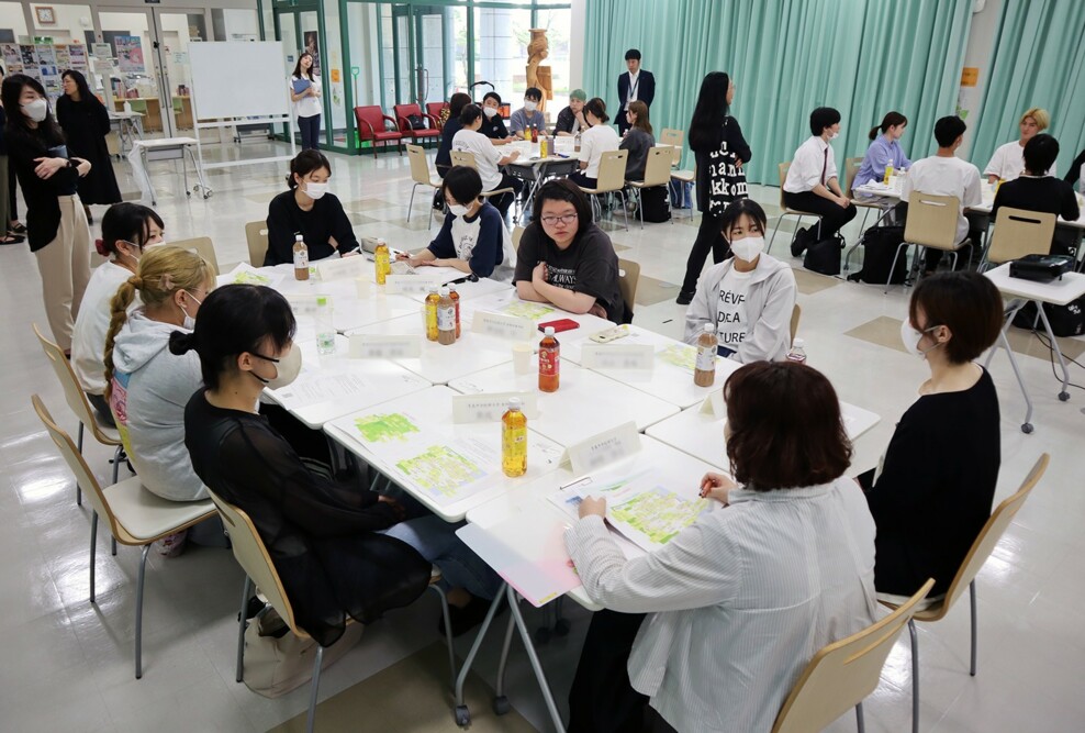就職に関する座談会を開催しました
