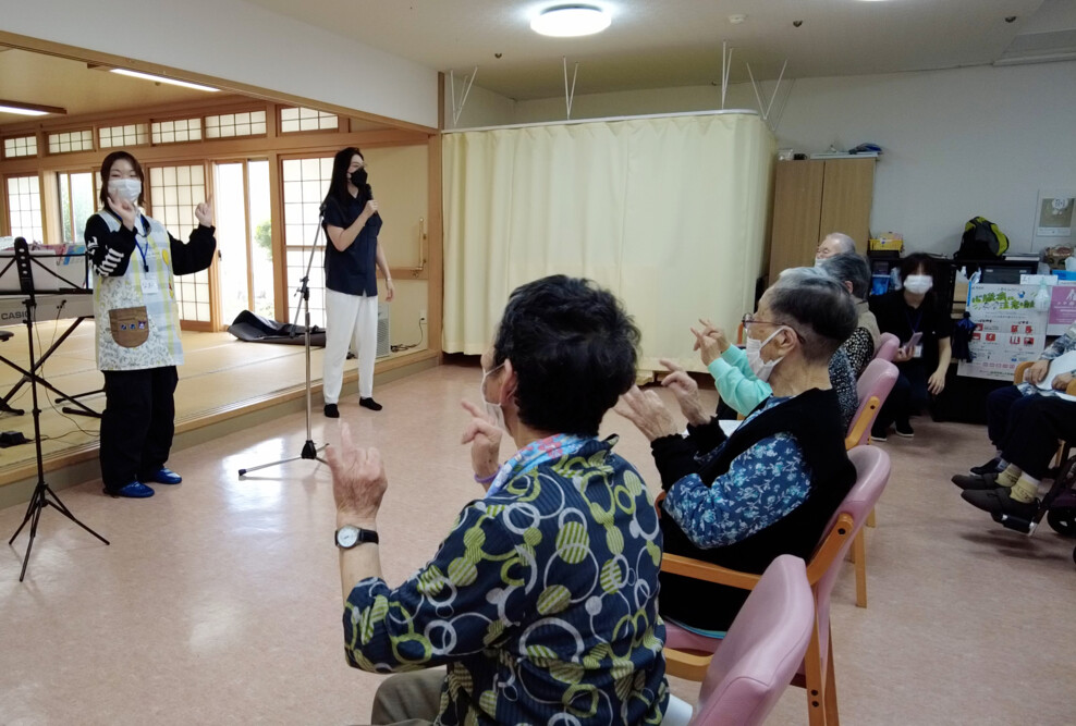 中短♪音れくサークルが特別養護老人ホームで活動しました