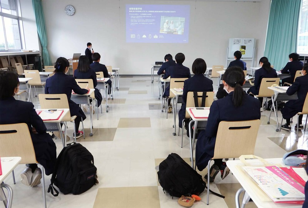 十和田西高校2年生が学校見学に来ました