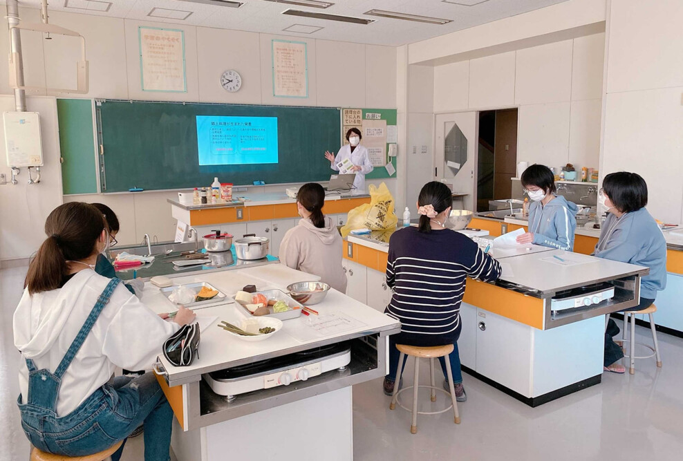 食物栄養学科の池田友子講師がクリエイトまち塾コアプログラムで講演しました。