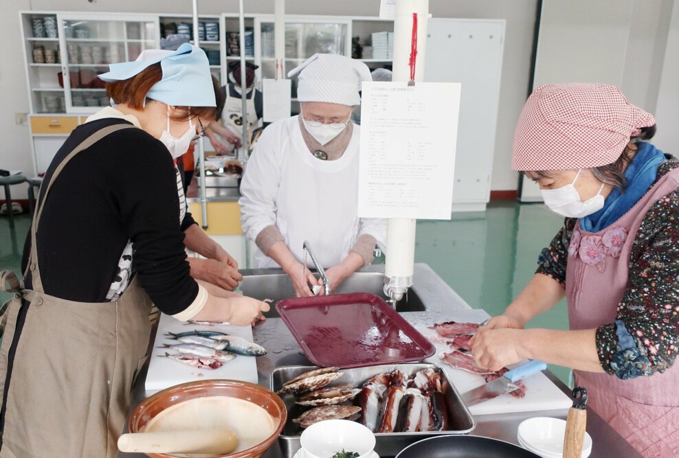 「さかな丸ごと食育」養成講師研修会を開催しました（11/23）