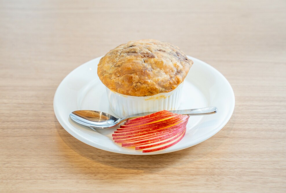 食物栄養学科の学生が「令和６年度オリジナルりんごレシピコンテスト」で「スイーツ部門賞」を受賞しました