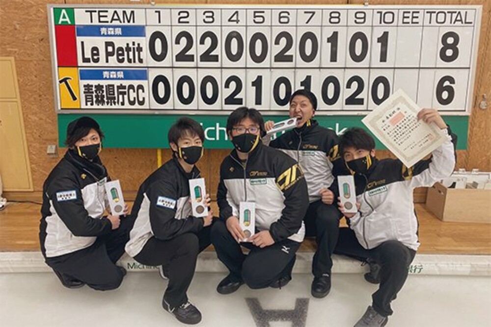 本学卒業生と職員が所属するカーリングチームが東北カーリング選手権大会3位入賞しました