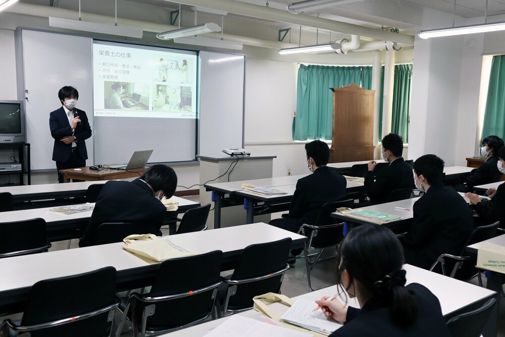 弘前東高校1年生が学校見学に来ました（11/21）