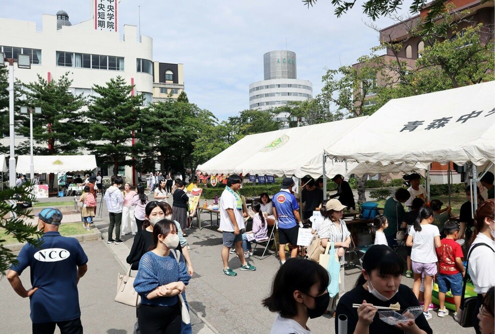 学園祭に来場した卒業生へ模擬店券をプレゼントします