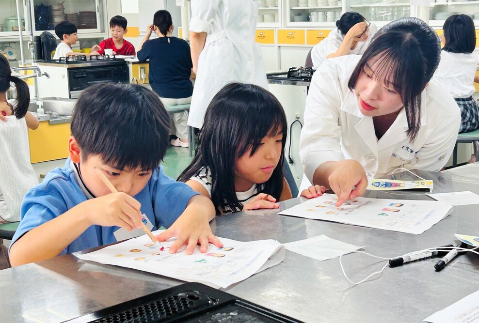 おしごとゼミ「栄養士のおしごと」を開催しました（7/26）