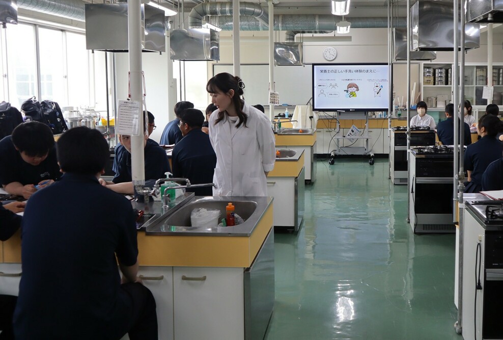 大湊高校1年生が大学見学で高大連携講義を受講しました