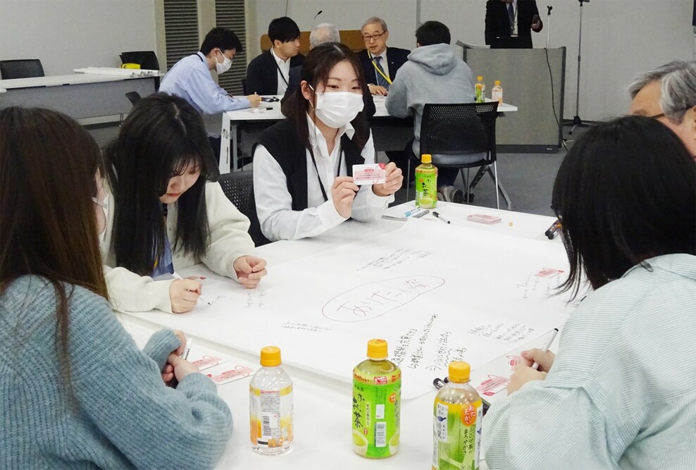 2023年度 青森地域産学連携懇談会「学生と経済界の本音トーク」に食物栄養学科、幼児保育学科の学生が参加しました