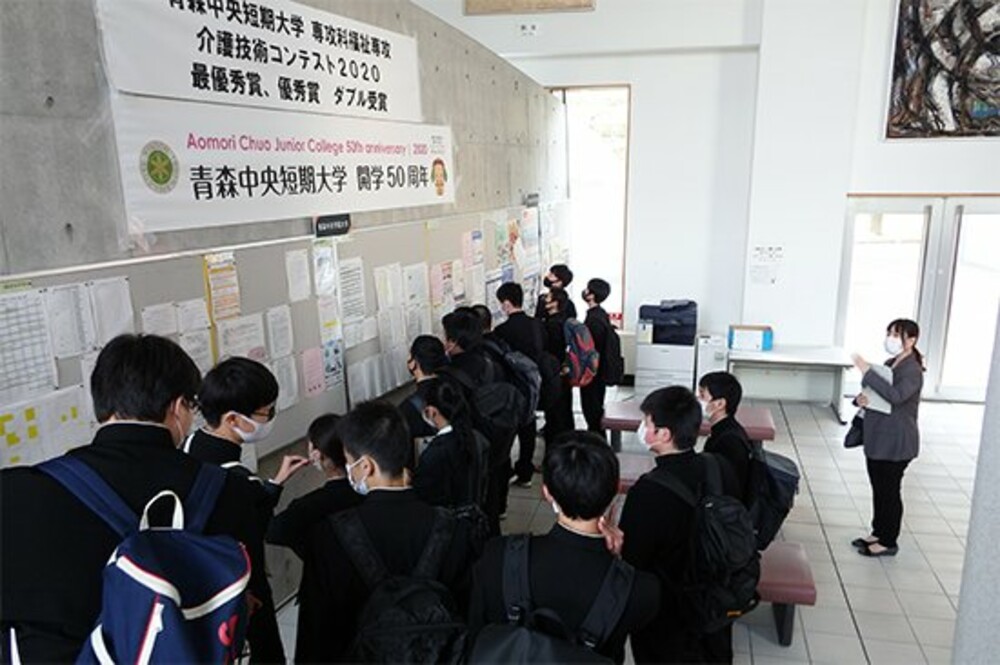 六戸高校1年生が学校見学に来ました