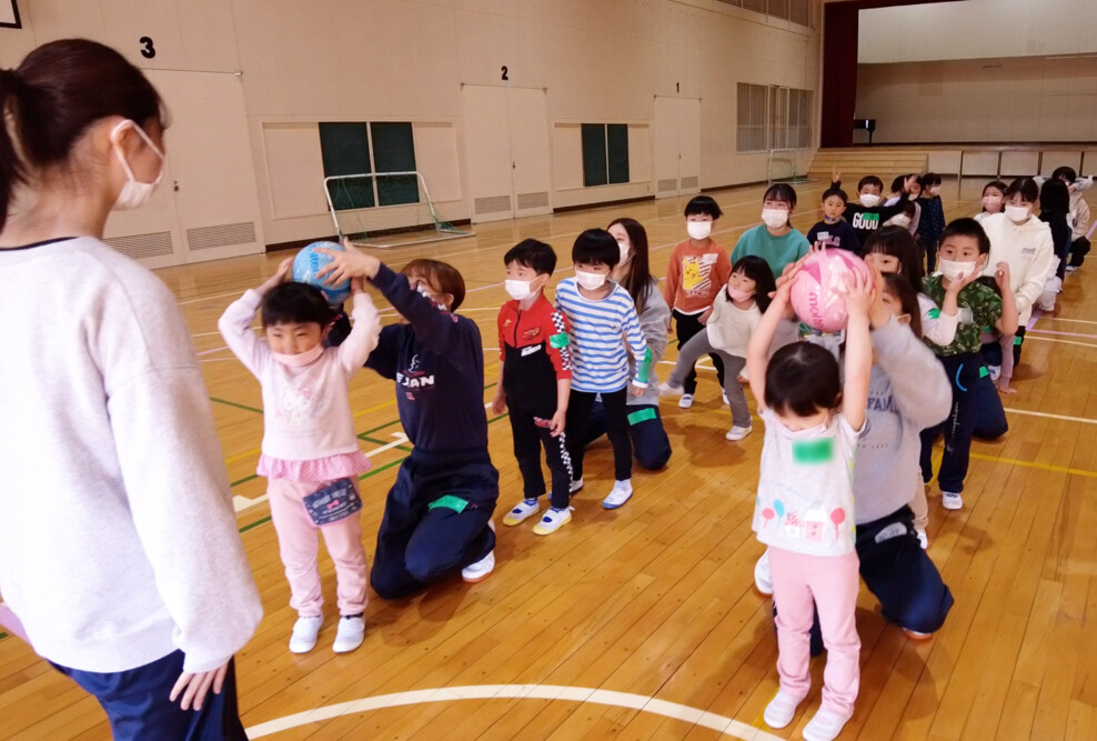 幼児保育学科と附属幼稚園がスマイルチャレンジ活動（2022/04/28）を実施しました