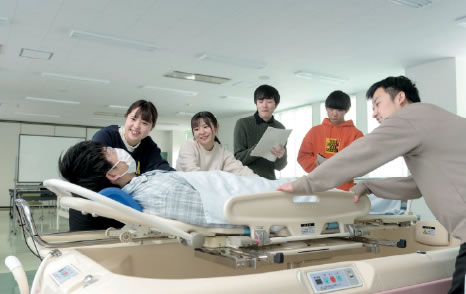 人生を支えるプロフェッショナル 介護福祉士をめざして：青森中央短期大学　幼児保育学科 専攻福祉専攻
