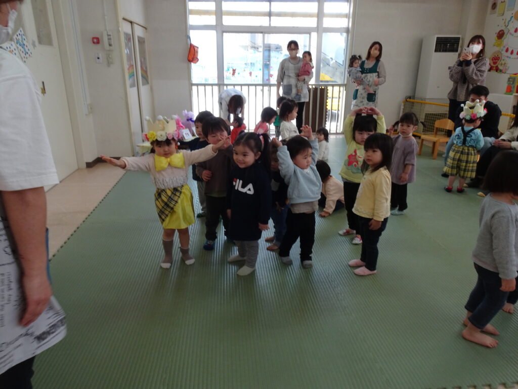 みんなでかえるの体操を踊りました！