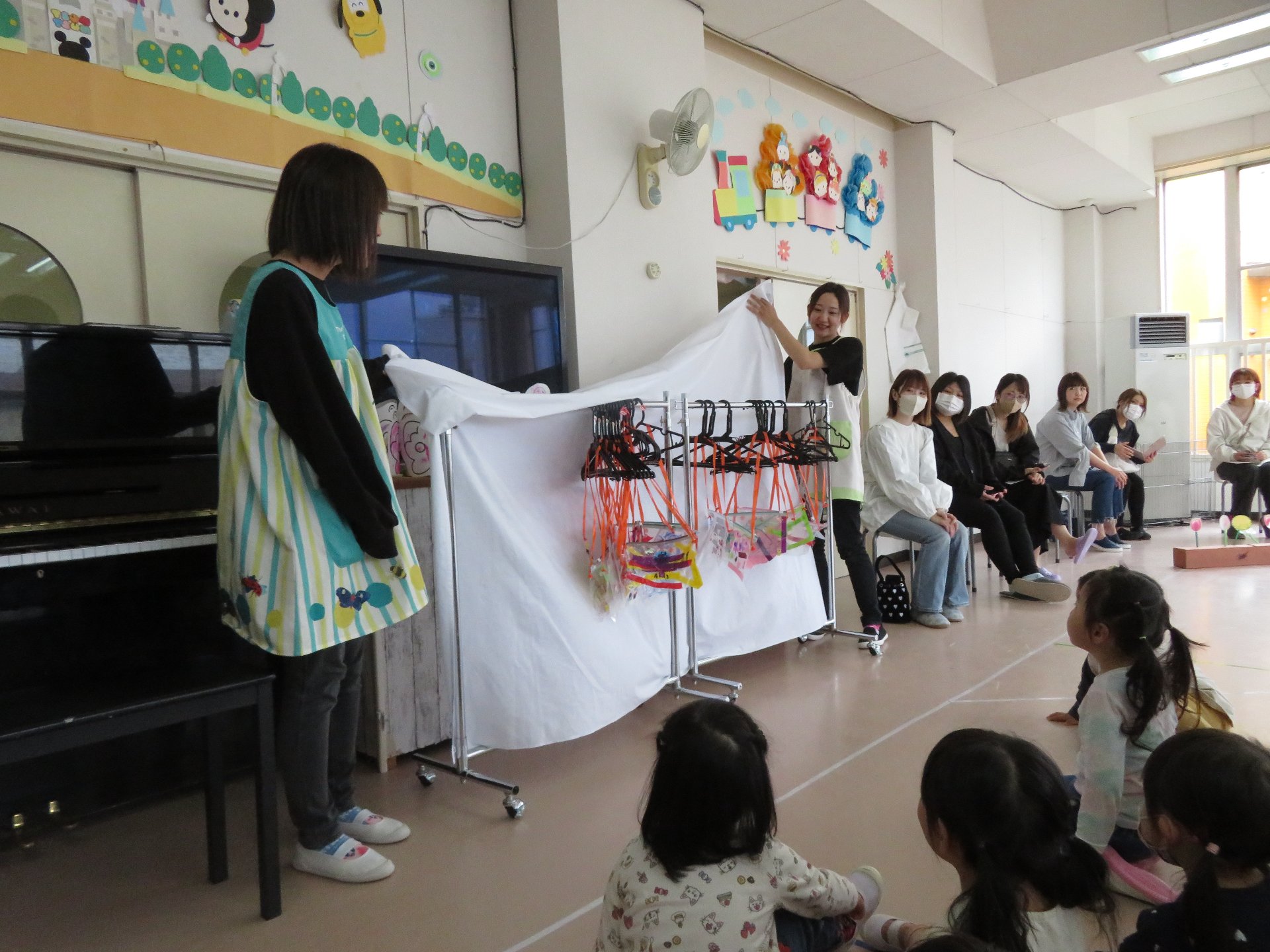 さくらんぼ組保育参観✩５月のお花を探そう！