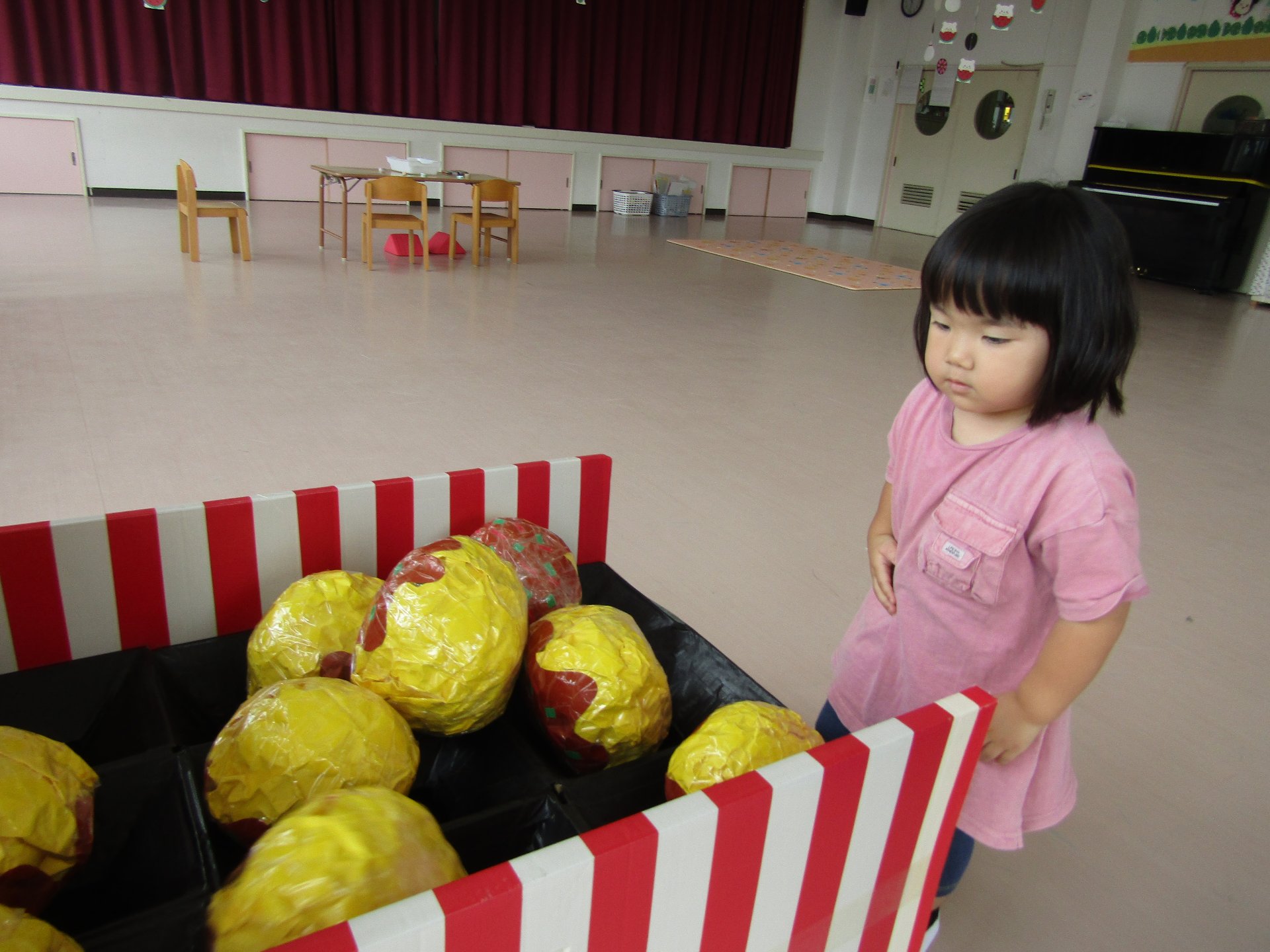 お祭りごっこを楽しむ子どもたち