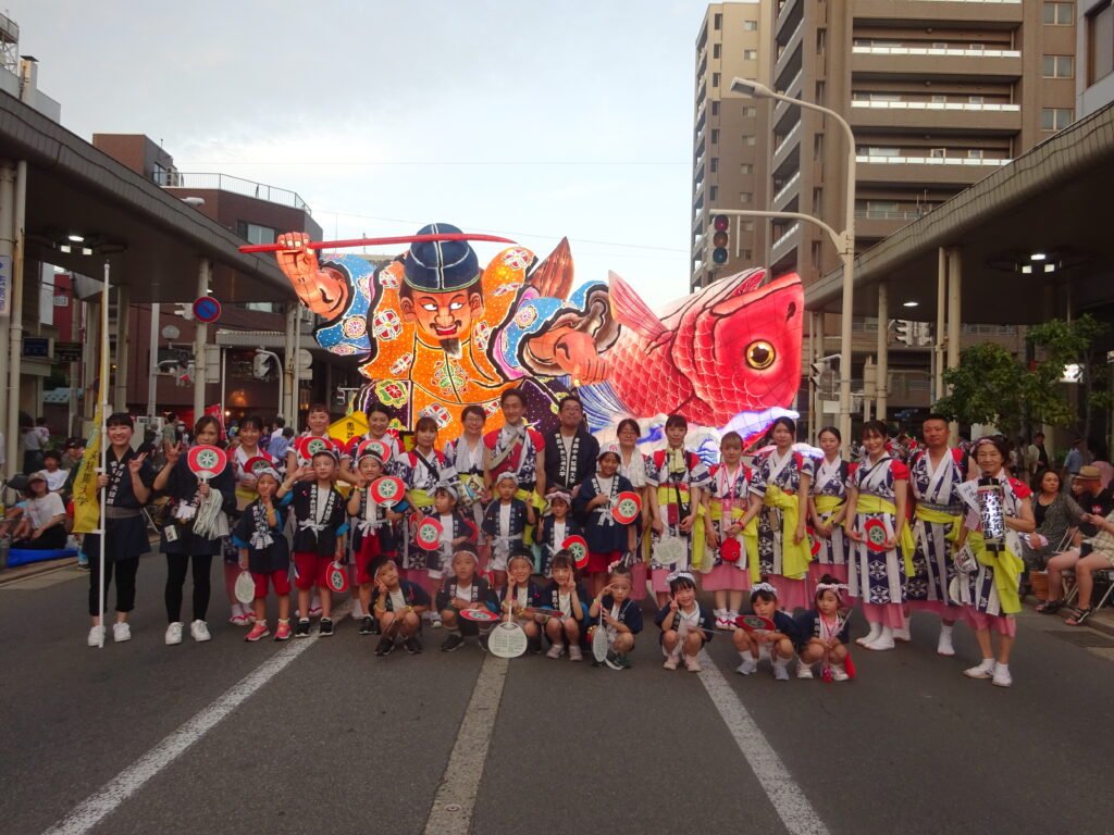 ねぶた祭りに参加した園児たち