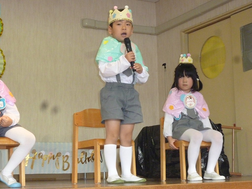 質問に答える子どもたち