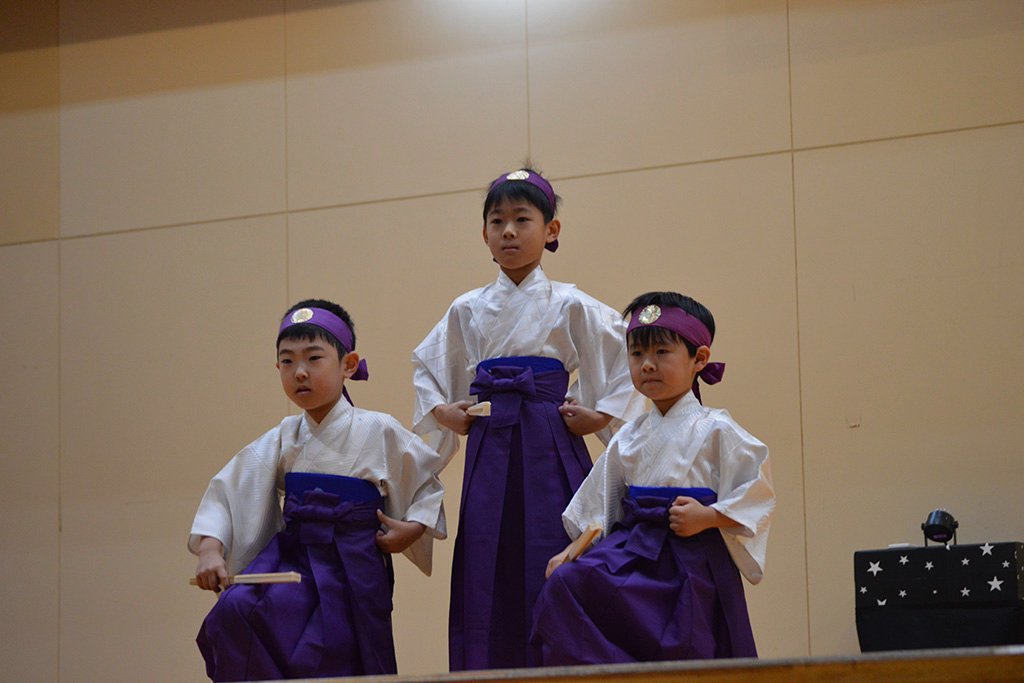 はくちょう組男子によるお遊戯