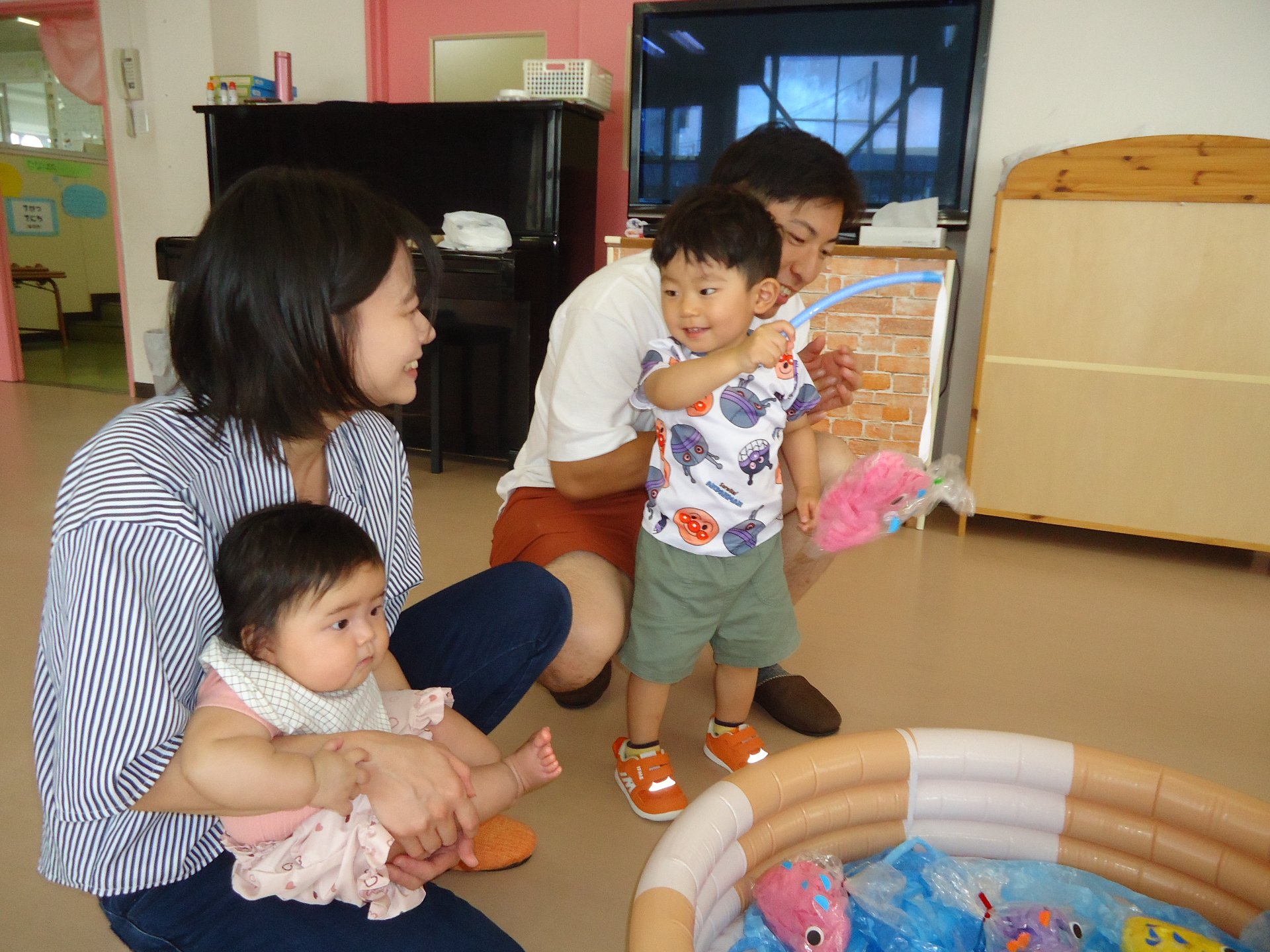 親子体験①　～「つめたい！」で遊ぼう♪～