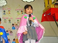 自己紹介する誕生児