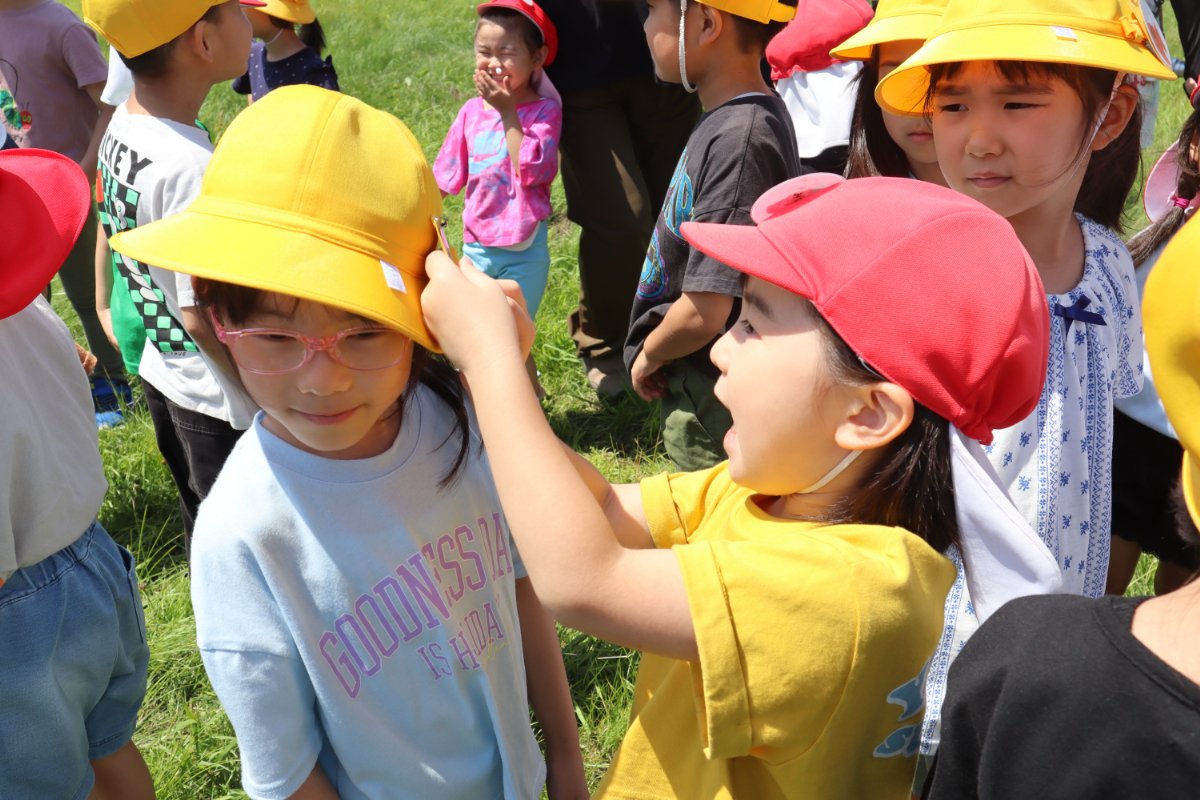 幼保小連携架け橋プログラム～横内小学校1年生とビオトープで交流～