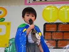 自己紹介する誕生児