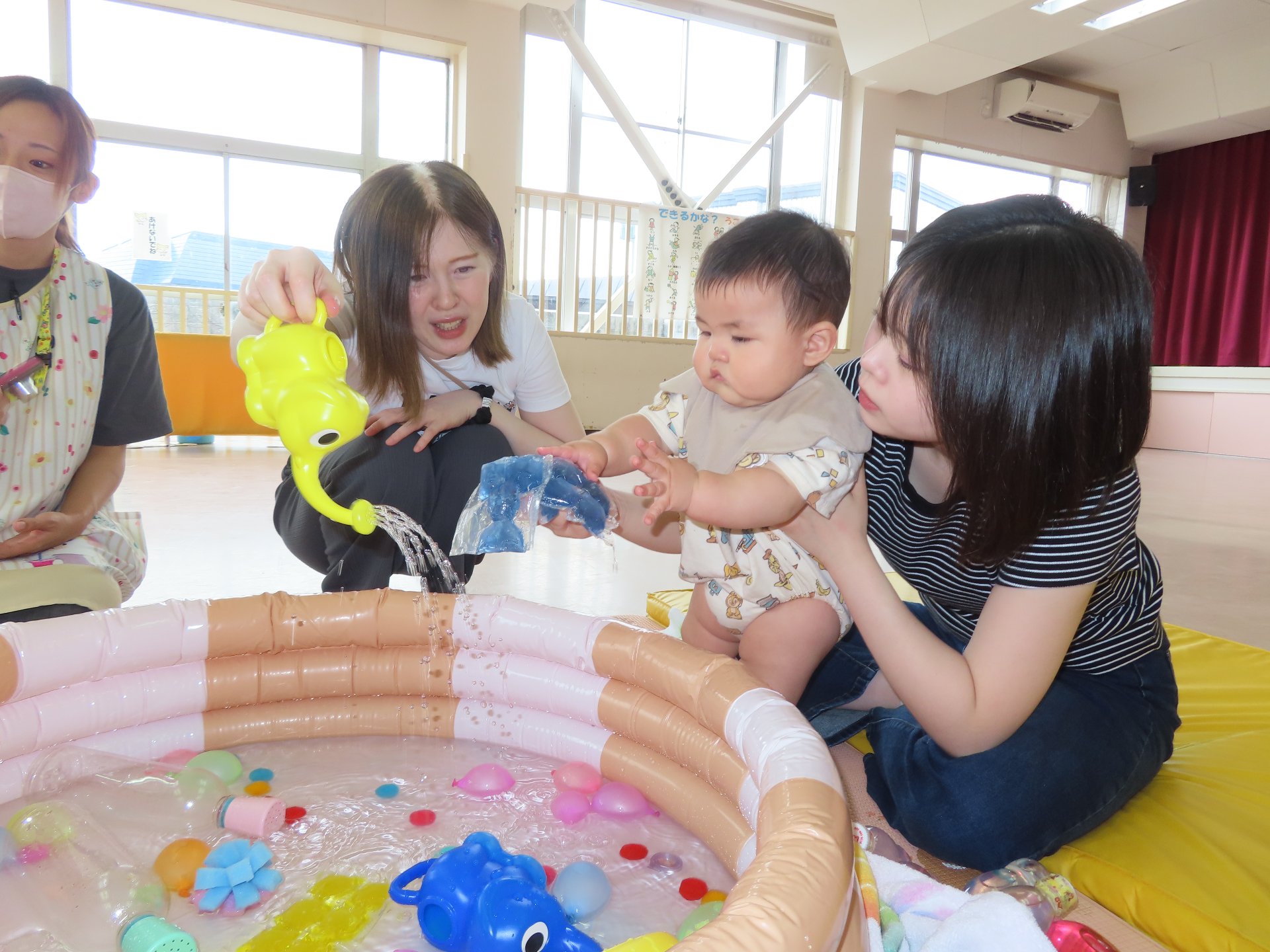親子体験①　～「つめたい！」で遊ぼう♪～