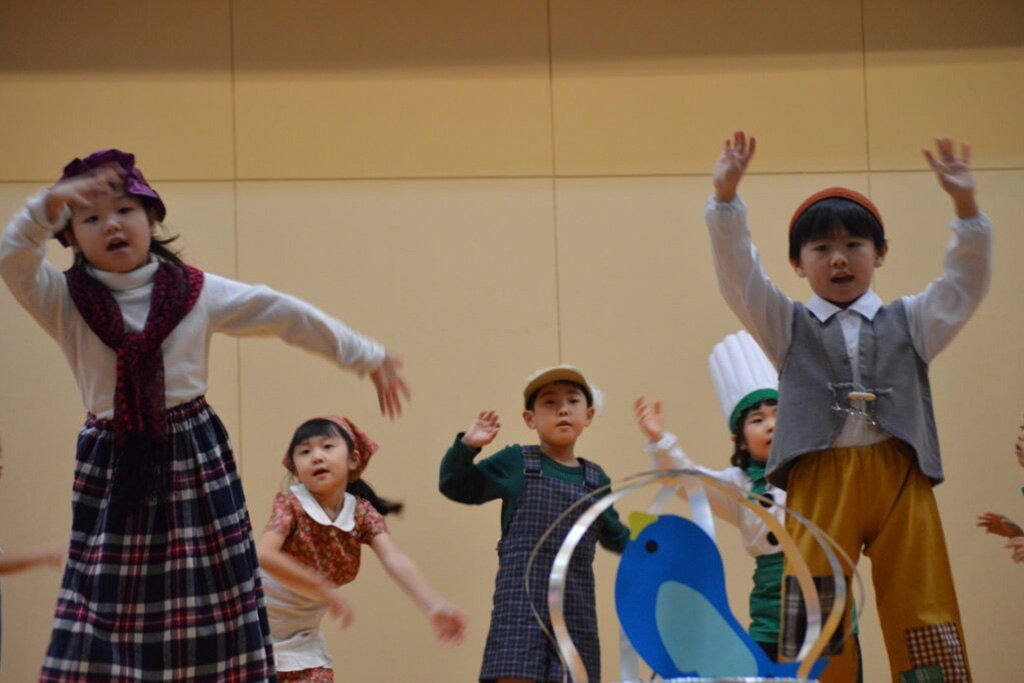 はくちょう組による舞踊劇