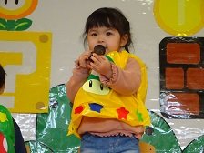 自己紹介する誕生児