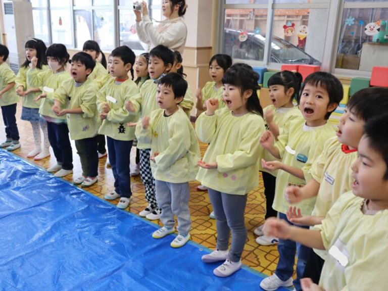 「おもちつき」の歌を元気に歌いました