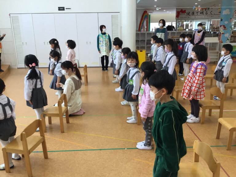 修礼をして、第一幼稚園の歌を歌いました