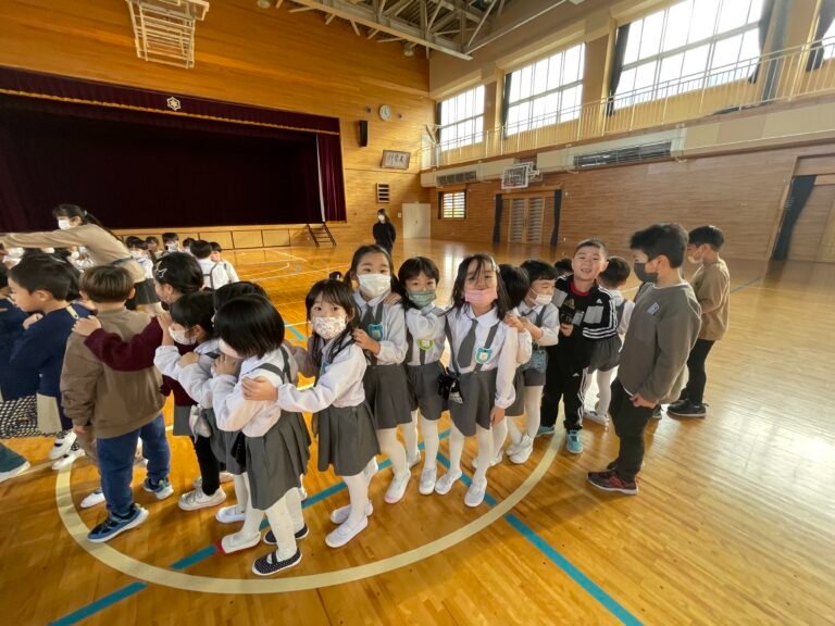 小学生とたくさん交流し、仲良くなることができました