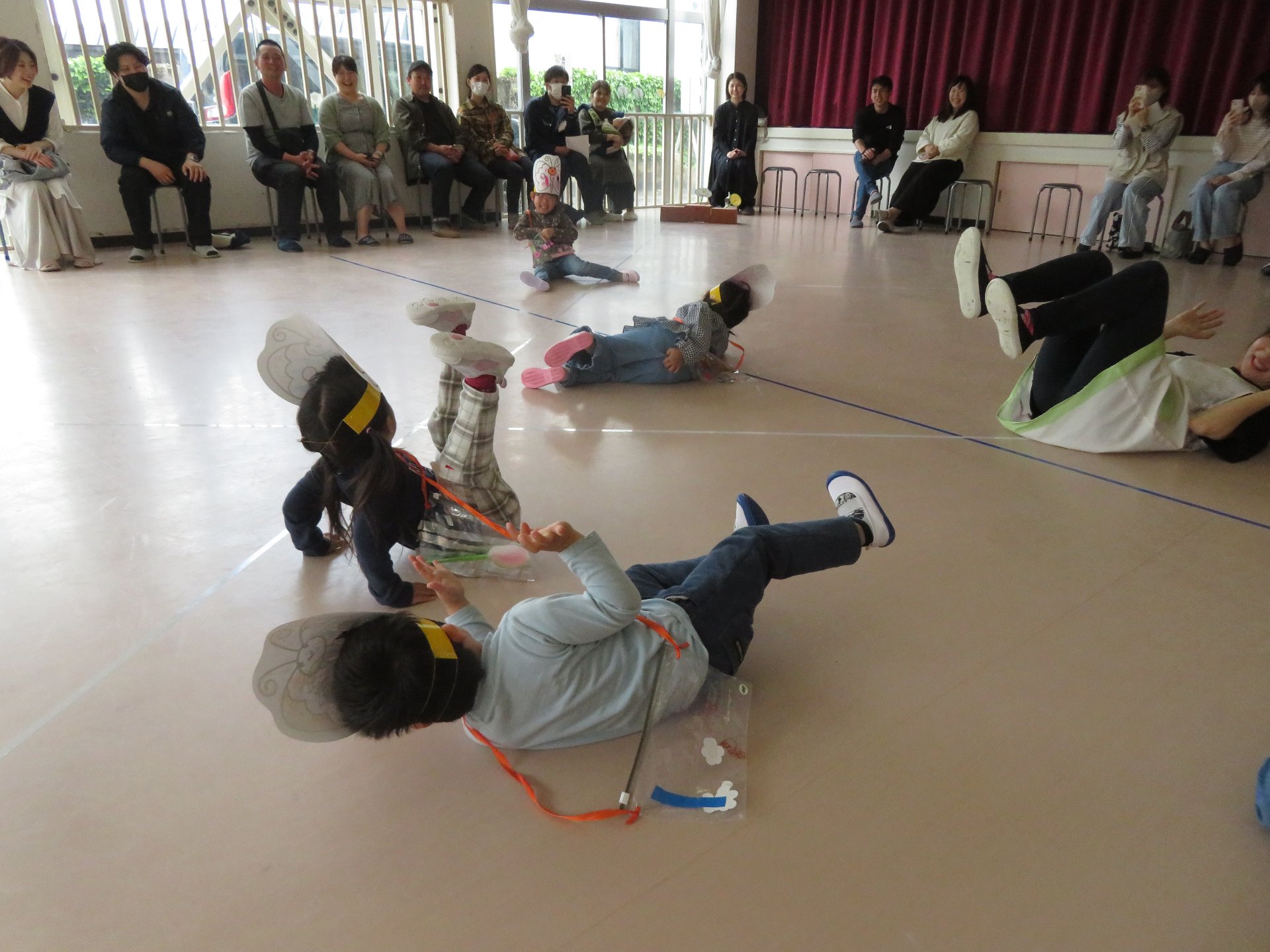 さくらんぼ組保育参観✩５月のお花を探そう！