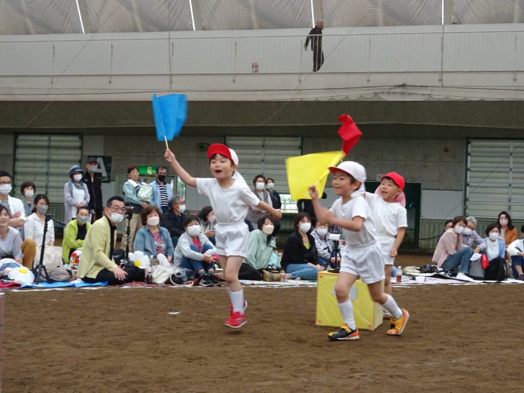 チャレンジ走に挑戦する園児たち