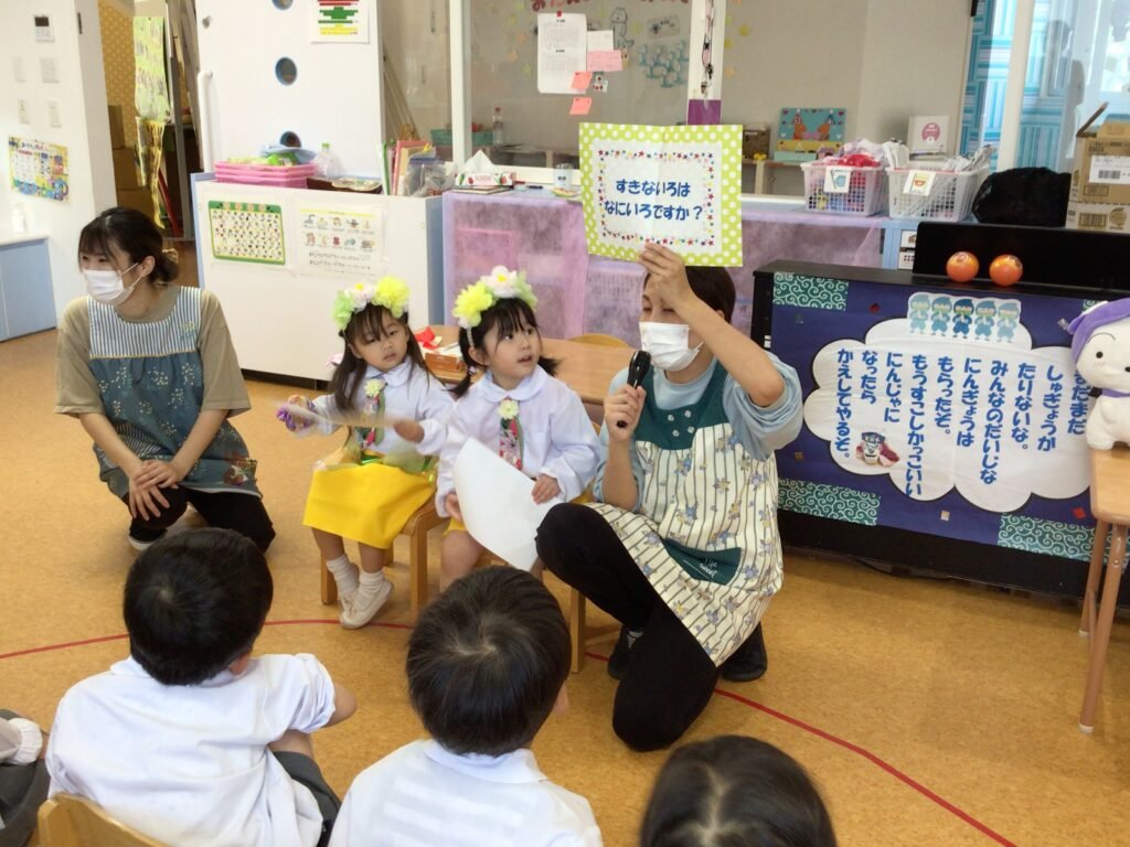 質問に答える子どもたち