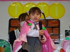 自己紹介する誕生児