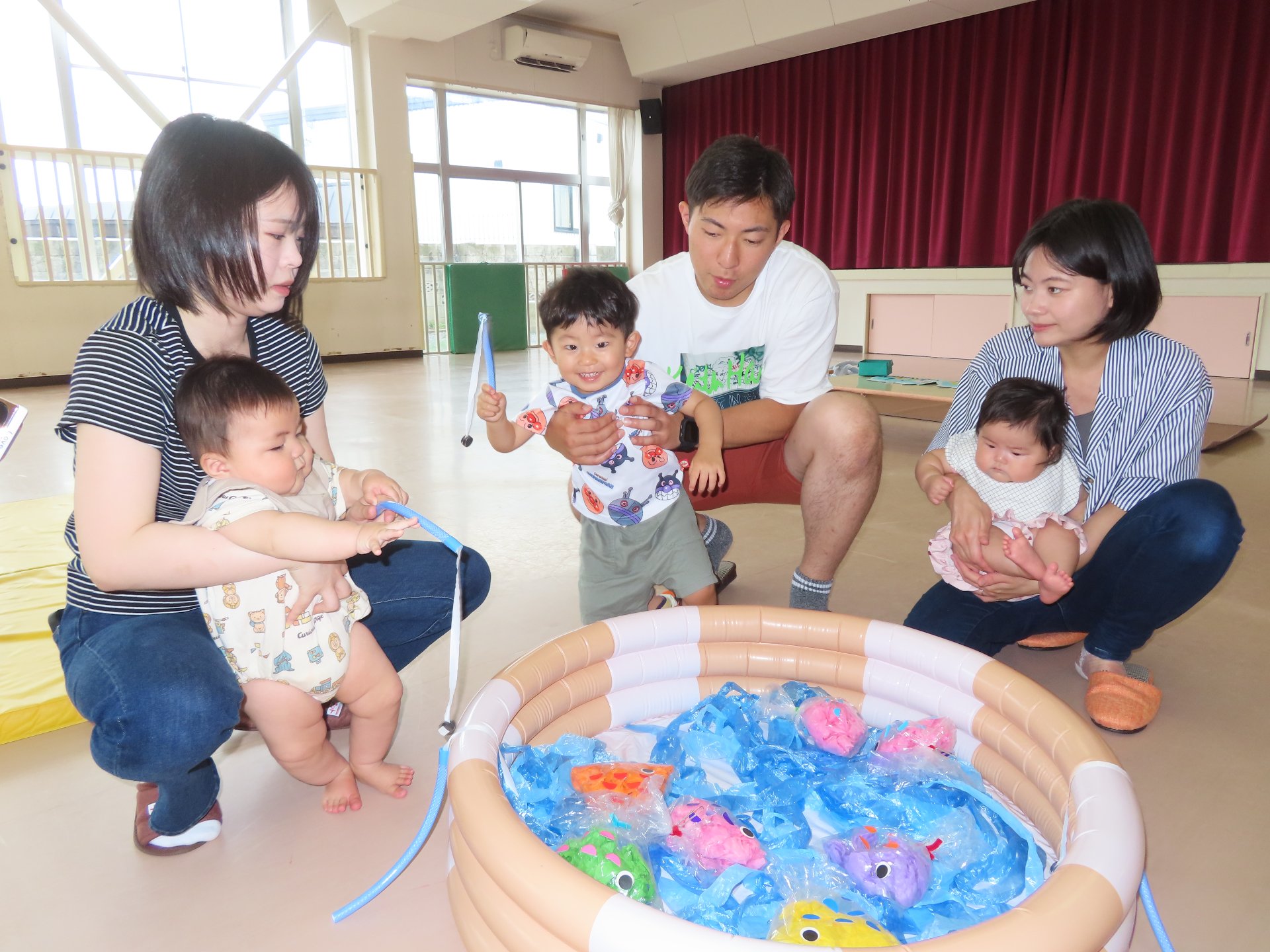 親子体験①　～「つめたい！」で遊ぼう♪～