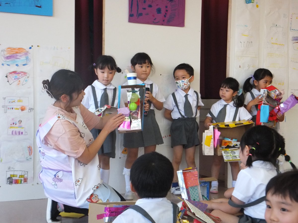 ☆４歳児　もも組保育参観　～ももぐみの１００かいだてのいえ～