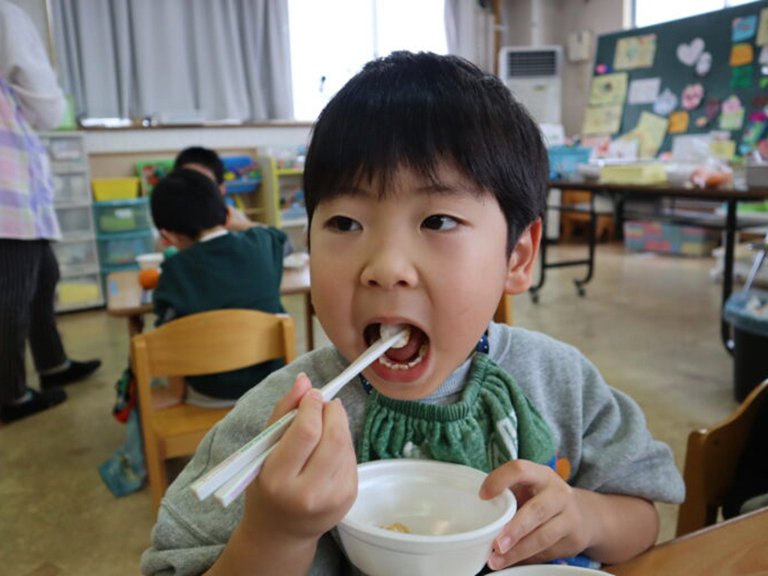 給食と一緒に美味しくいただきました