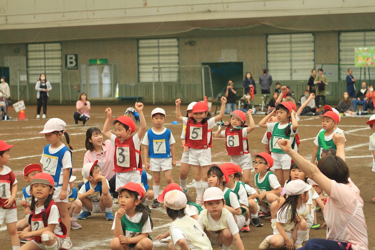 大喜びの勝利チーム