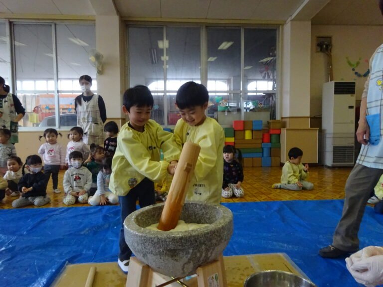 おもちつきの様子：つばめ組